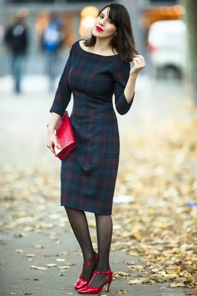 Zwarte jurk met rode schoenen (56 foto's): stijlvolle afbeeldingen 1173_18