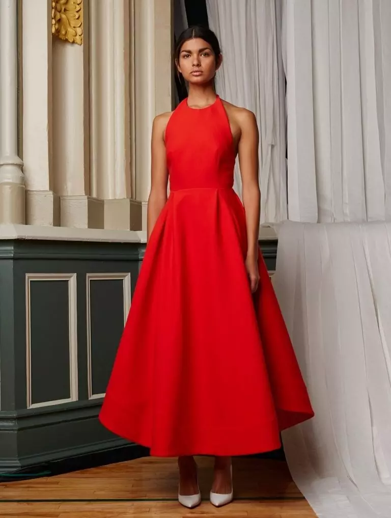Mang một chiếc váy đỏ (69 ảnh): mà bạn có thể mặc một chiếc váy màu đỏ ở sàn và các mẫu ngắn, giày, váy đầm, quần bó và ren 1176_33