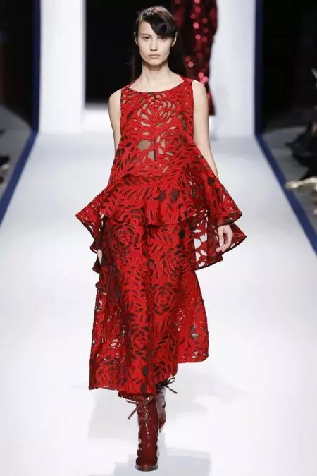 Mang một chiếc váy đỏ (69 ảnh): mà bạn có thể mặc một chiếc váy màu đỏ ở sàn và các mẫu ngắn, giày, váy đầm, quần bó và ren 1176_43