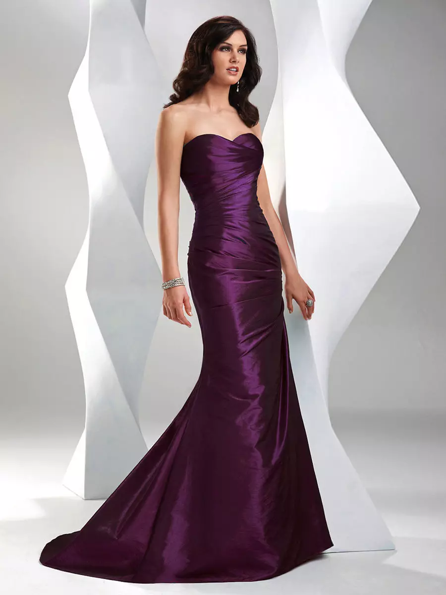 Gaun malam lilac dari taffeta