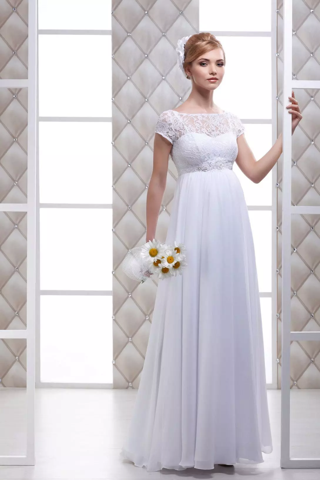 Gaun pengantin dari taffeta untuk wanita hamil