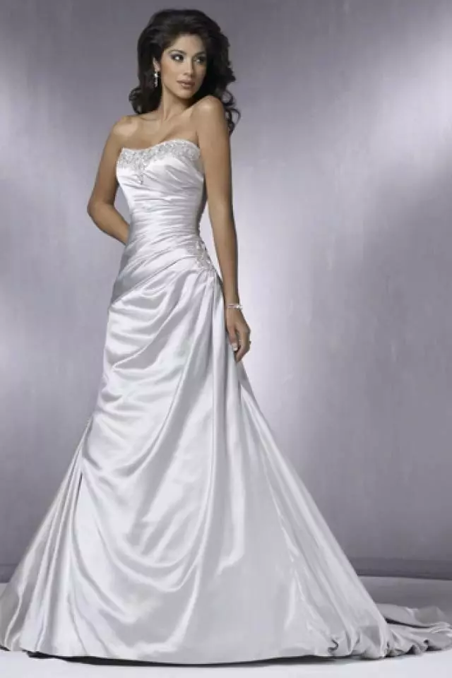 Gaun pengantin laconik dari taffeta
