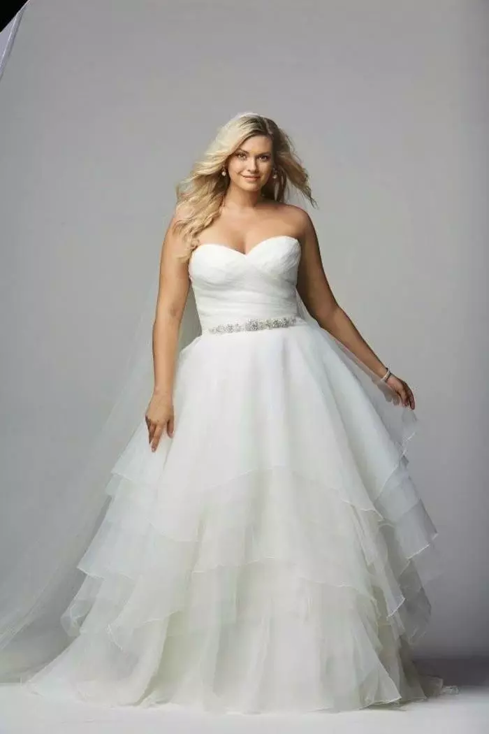 Gaun pengantin penuh dengan taffeta
