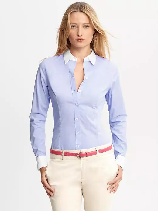 女式藍襯衫（112張照片）：穿什麼和結合藍襯衫，淺藍色，圓點，時尚圖像 1217_14