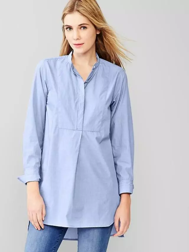 女式藍襯衫（112張照片）：穿什麼和結合藍襯衫，淺藍色，圓點，時尚圖像 1217_26