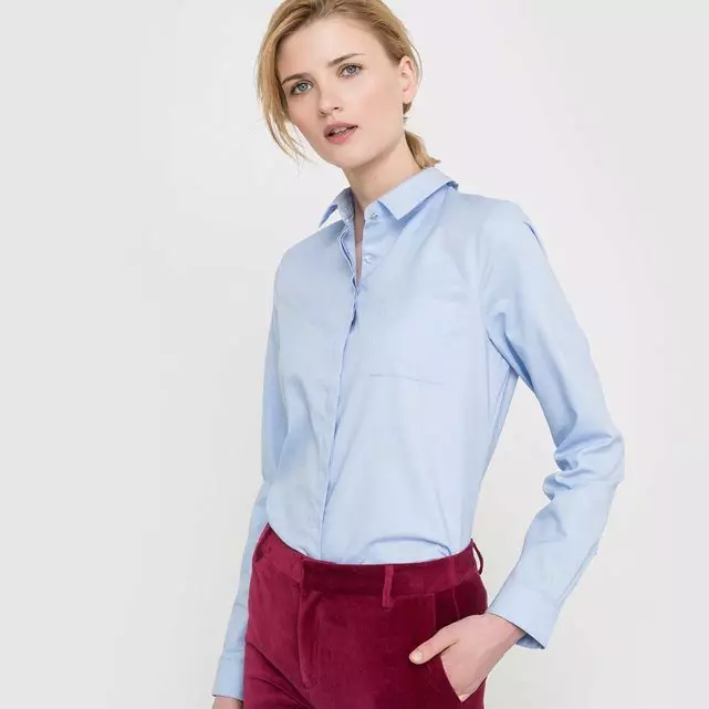 Chemise bleue pour femmes (112 photos): quoi porter et combiner une chemise bleue, bleu clair, pois, images à la mode 1217_38