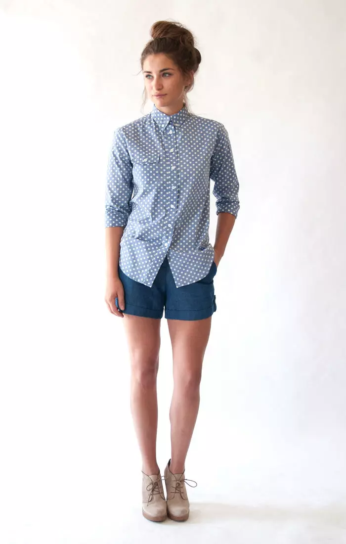 Chemise bleue pour femmes (112 photos): quoi porter et combiner une chemise bleue, bleu clair, pois, images à la mode 1217_52