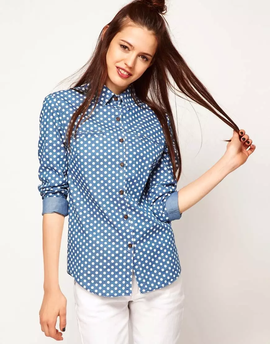 Chemise bleue pour femmes (112 photos): quoi porter et combiner une chemise bleue, bleu clair, pois, images à la mode 1217_53