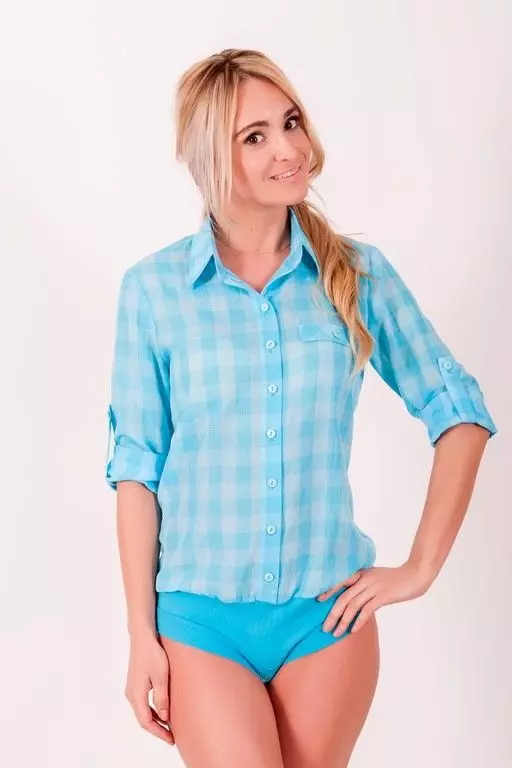 Дамски синя риза (112 снимки): Какво да се носят и съчетават синя риза, светло синьо, на точки, модни снимки 1217_54