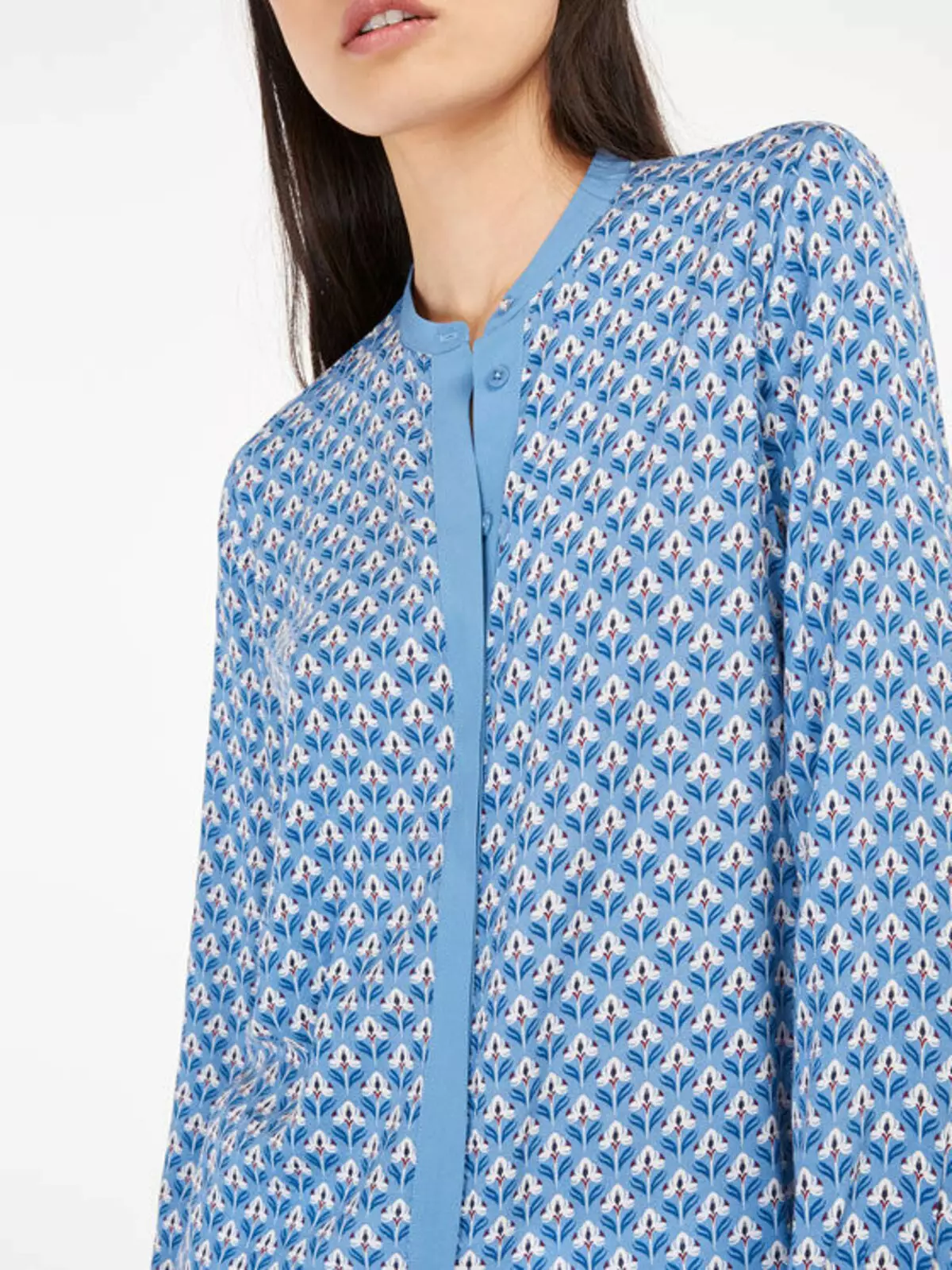 女式藍襯衫（112張照片）：穿什麼和結合藍襯衫，淺藍色，圓點，時尚圖像 1217_59