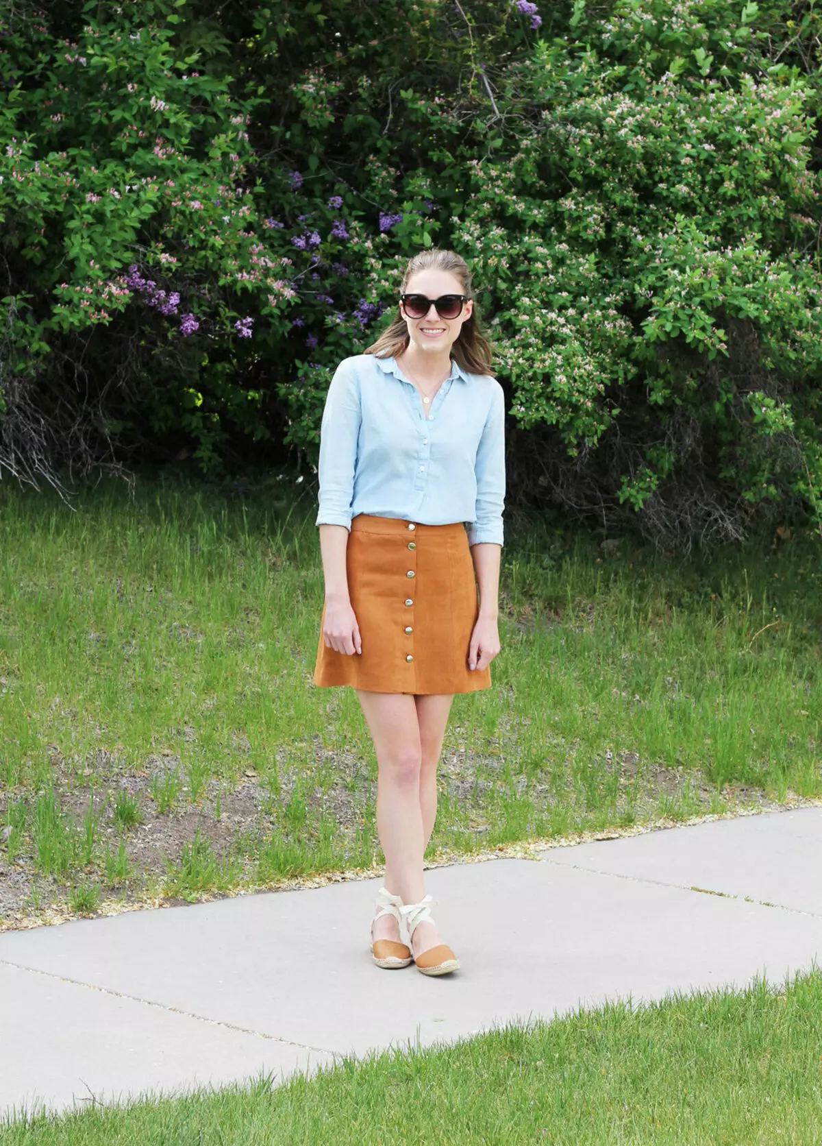 Dames Blue Shirt (112 foto's): Wat te dragen en blauw shirt combineren, lichtblauw, polka dot, modieuze afbeeldingen 1217_73