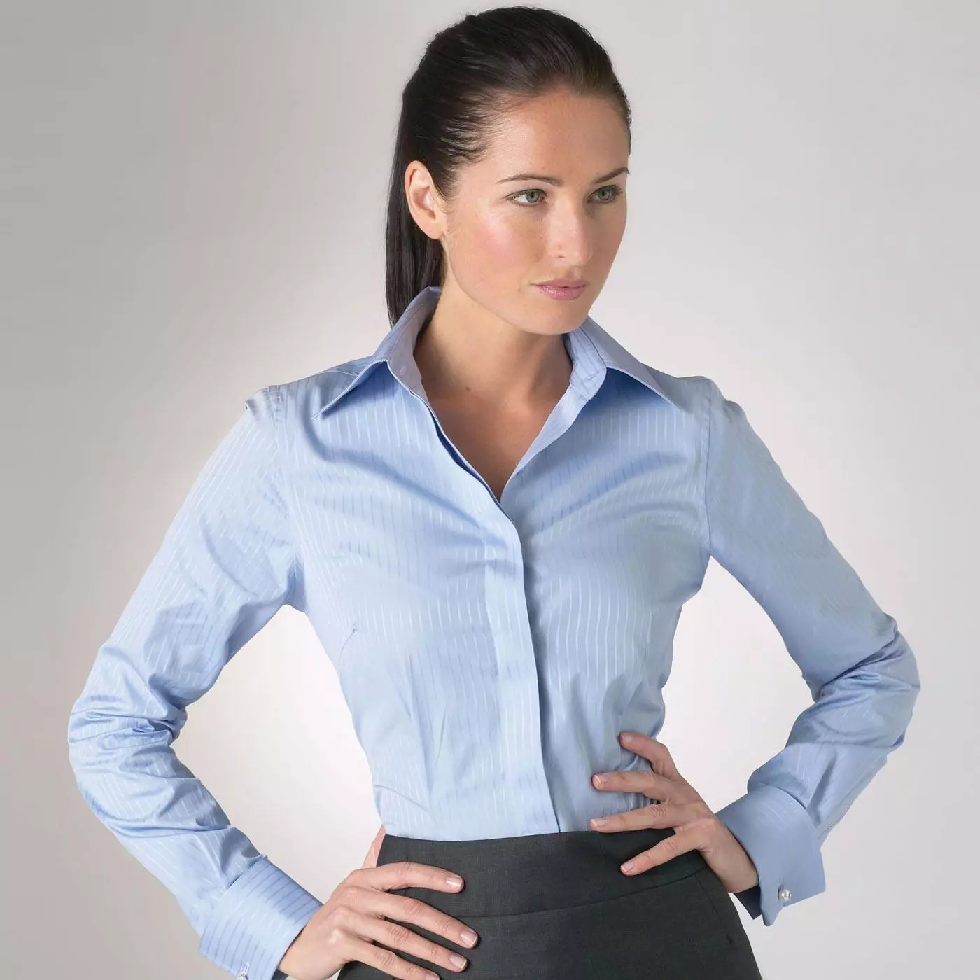 Dames Blue Shirt (112 foto's): Wat te dragen en blauw shirt combineren, lichtblauw, polka dot, modieuze afbeeldingen 1217_81