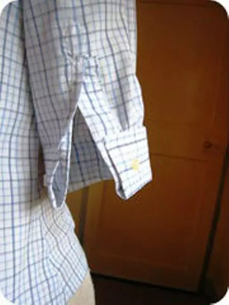 Промена на машка кошула во женски (52 фотографии): господар класа како машка кошула направи женски со свои раце 1223_22