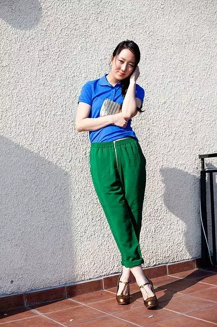 پولو شرٹ (86 فوٹو): خواتین کے ماڈل، جس کے ساتھ پہننے، لمبی اور مختصر آستین، نارنج، نیلے رنگ کے ساتھ 1230_72