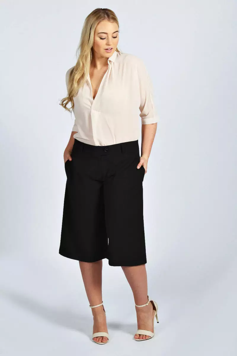Lühikesed püksid (119 fotot): kuidas kanda naiste särgid tossud, kas see on võimalik kanda, kas särk on täidetud 1235_39