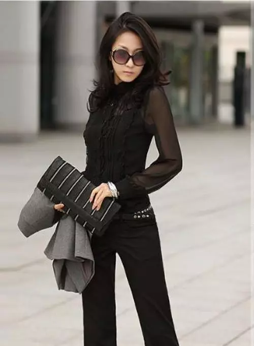 黑色衬衫（55张照片）：穿女人衬衫，无袖，丝绸和雪纺，时尚弓 1237_13