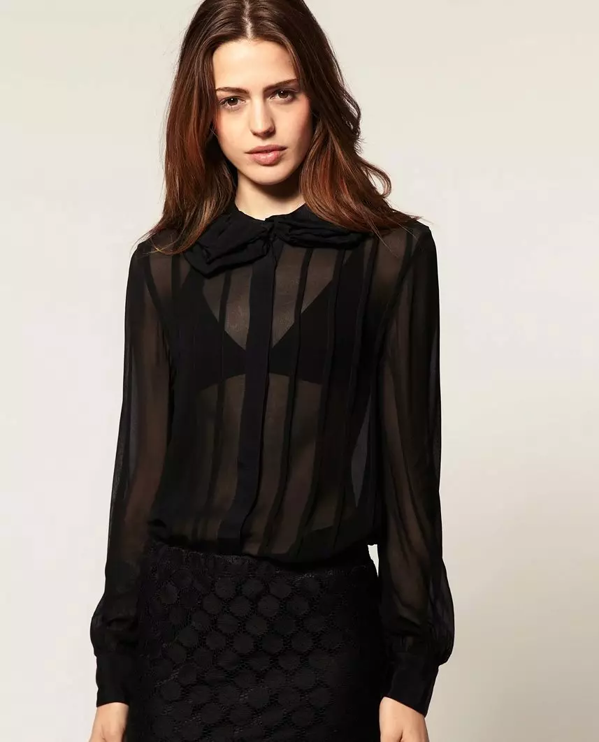 黑色衬衫（55张照片）：穿女人衬衫，无袖，丝绸和雪纺，时尚弓 1237_35