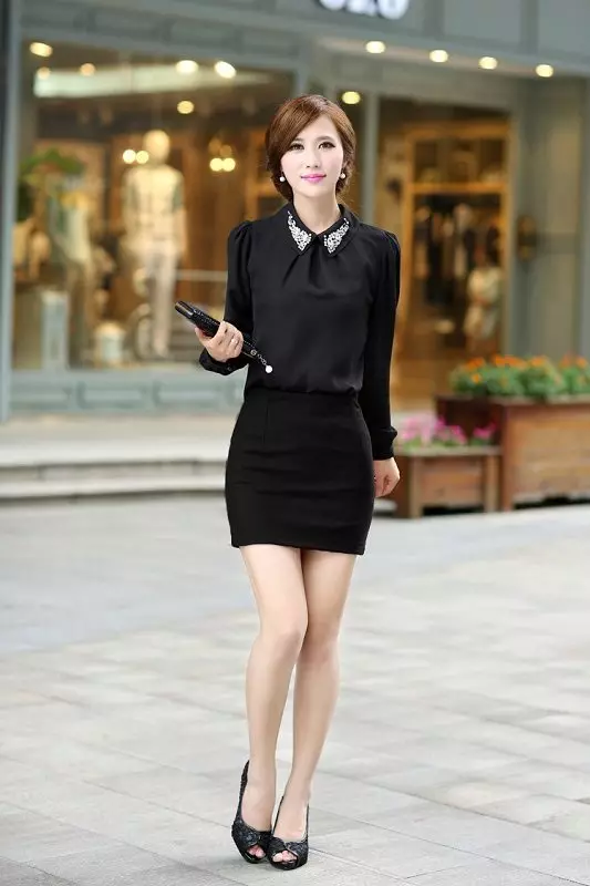 黑色衬衫（55张照片）：穿女人衬衫，无袖，丝绸和雪纺，时尚弓 1237_4