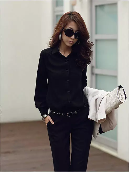黑色衬衫（55张照片）：穿女人衬衫，无袖，丝绸和雪纺，时尚弓 1237_48