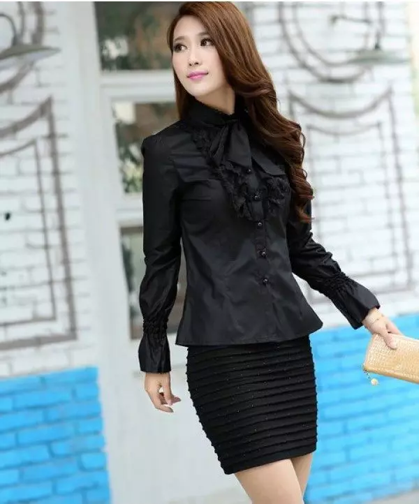 黑色衬衫（55张照片）：穿女人衬衫，无袖，丝绸和雪纺，时尚弓 1237_49
