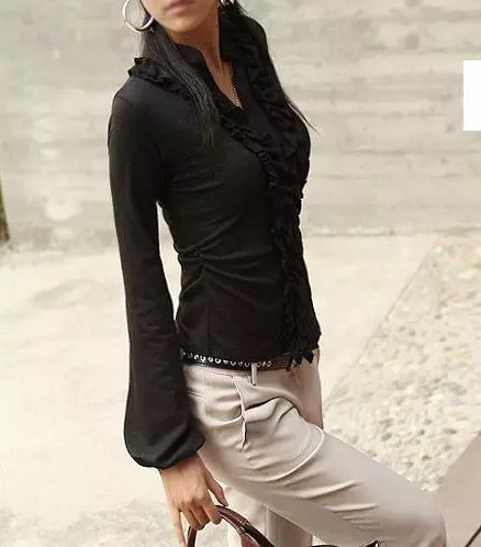 黑色衬衫（55张照片）：穿女人衬衫，无袖，丝绸和雪纺，时尚弓 1237_50