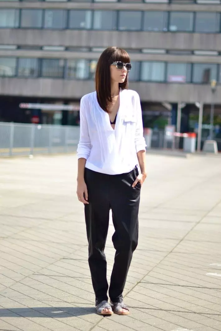 White Shirt (79 foto's): Damesmode, als een vlinder met een wit vrouwelijk shirt, modellen met een kraag en zonder, met wat draagt 1246_11