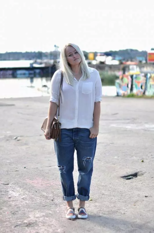 White Shirt (79 foto's): Damesmode, als een vlinder met een wit vrouwelijk shirt, modellen met een kraag en zonder, met wat draagt 1246_24