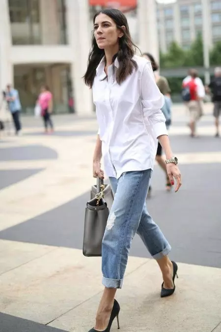 Bela srajca (79 fotografij): Ženska moda, kot metulj z belo majico, modeli z ovratnikom in brez, s tem, kar nosi 1246_41