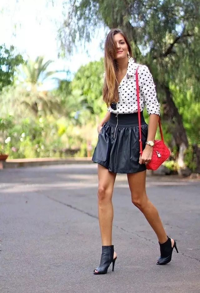 White Shirt (79 foto's): Damesmode, als een vlinder met een wit vrouwelijk shirt, modellen met een kraag en zonder, met wat draagt 1246_50