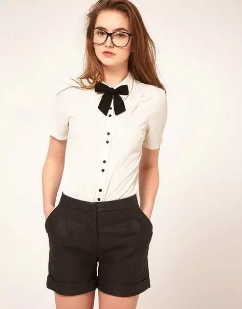 White Shirt (79 foto's): Damesmode, als een vlinder met een wit vrouwelijk shirt, modellen met een kraag en zonder, met wat draagt 1246_62