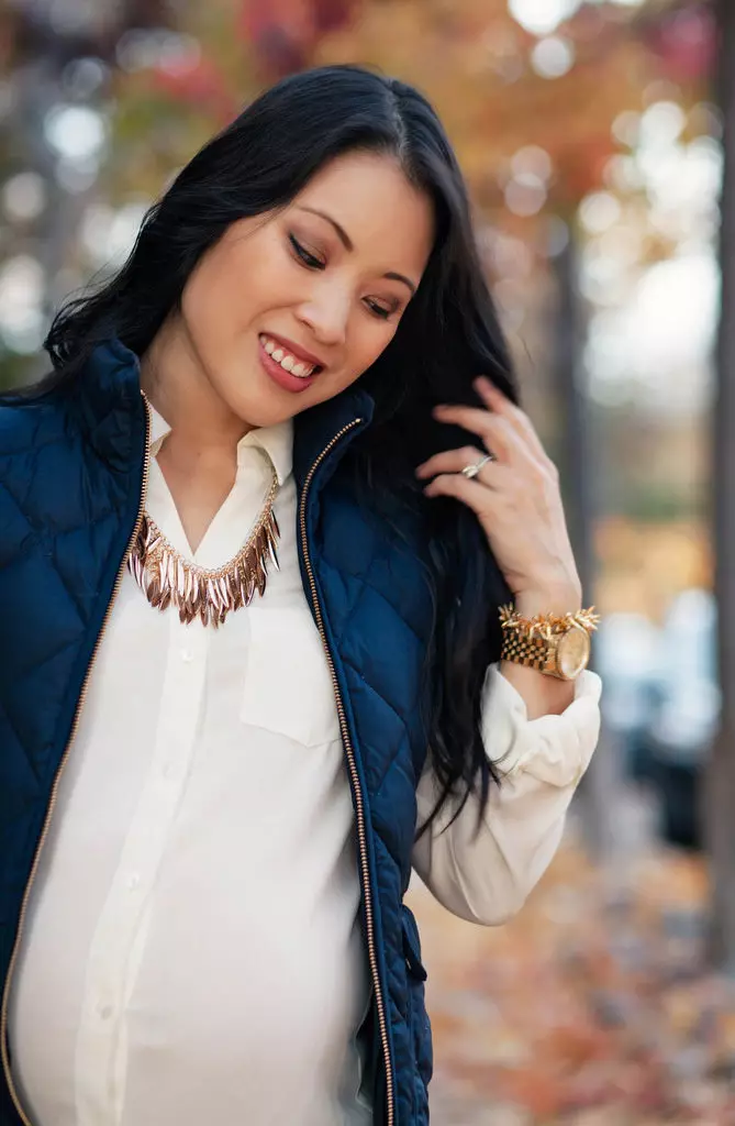 White Shirt (79 foto's): Damesmode, als een vlinder met een wit vrouwelijk shirt, modellen met een kraag en zonder, met wat draagt 1246_72