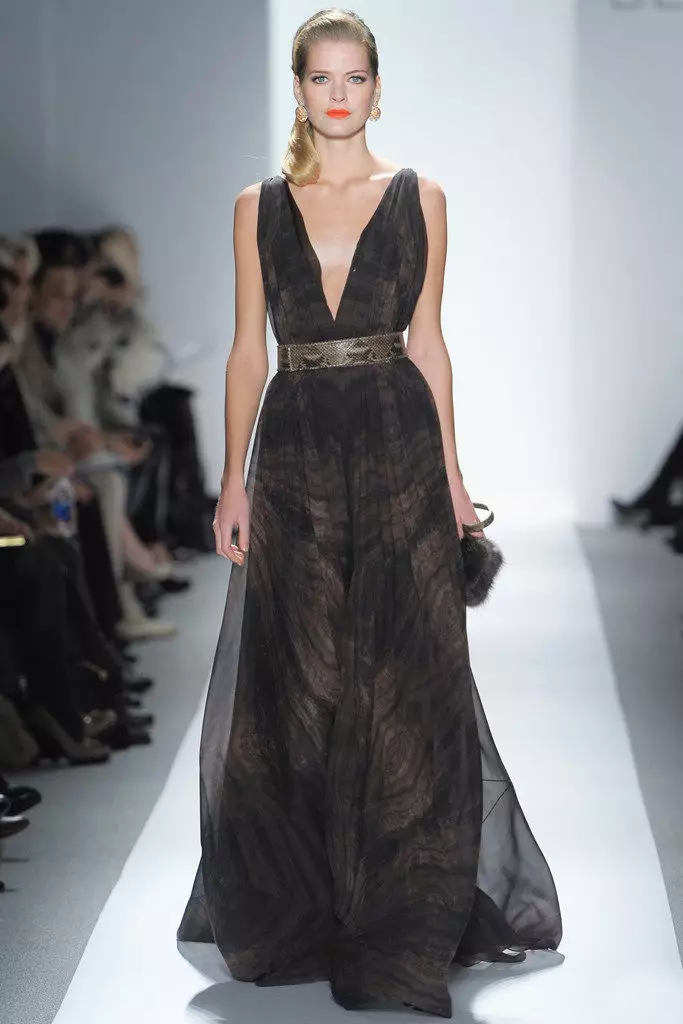 Black Sarafan (111 fotografije): Što nositi Sunyress, ured, večer, Suntedress haljina, na remen 1261_23