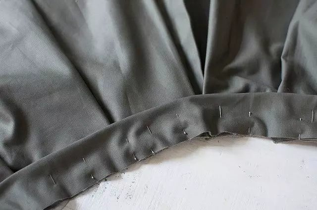 Skirts me folds counter (37 foto): Çfarë duhet të veshin dhe si të qep, modelet 1297_33