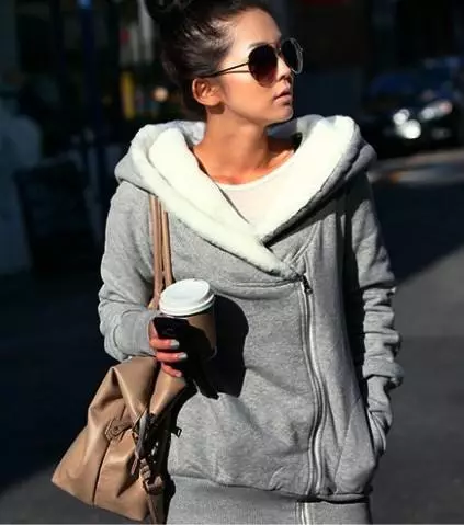 Hoody (160 foto): Hoodies sweater wanita, dari adidas, nike, navi, hoody dress, snowboard, dengan bulu, dengan logo, hoodie, dari reebok 1310_113