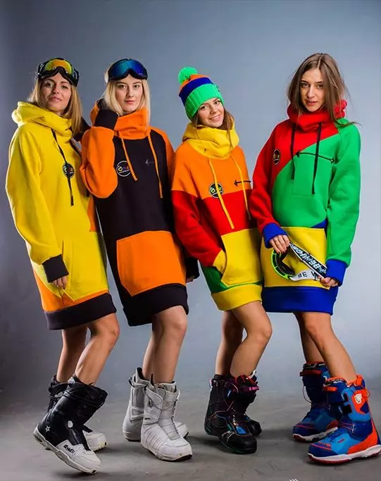 Hoody (160 foto): Hoodies sweater wanita, dari adidas, nike, navi, hoody dress, snowboard, dengan bulu, dengan logo, hoodie, dari reebok 1310_12