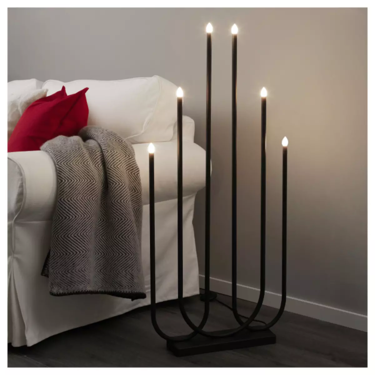 Ikea Candlesticks: jiro sy candelabra, fotsy, vera, metaly ary labozia hafa mijoro. Fampiharana ao anatiny 13151_10
