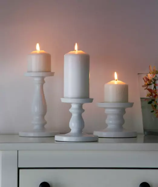 Ikea Candlesticks: jiro sy candelabra, fotsy, vera, metaly ary labozia hafa mijoro. Fampiharana ao anatiny 13151_12