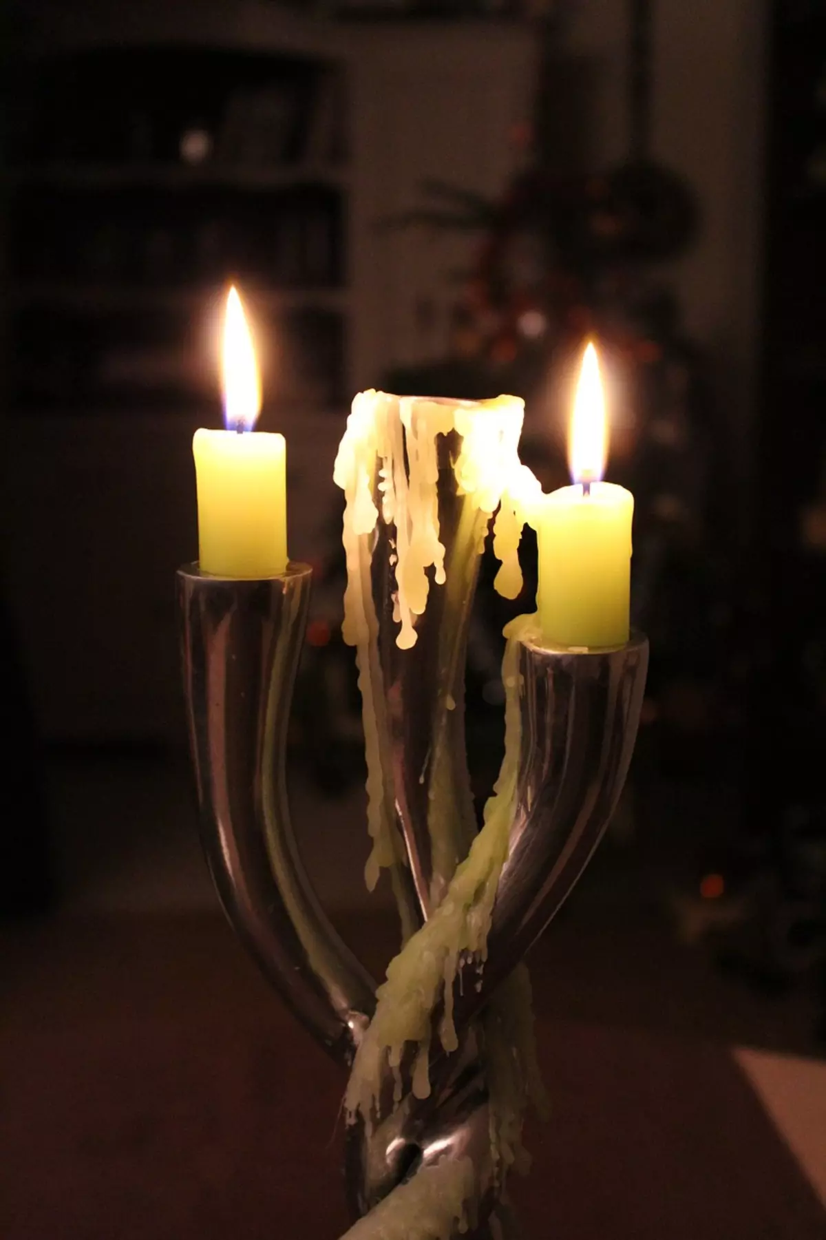 Kandelabra (85 foto): Un grande candelabro per diverse candele, fai da te. Muro e esterno, LED, Bronzo, Argento e altri modelli 13154_63