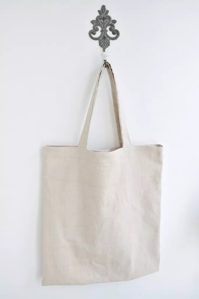 كيفية خياطة حقيبة تسوق مع أنماط الخاصة يديك (42 صور): حقيبة المتسوق من النسيج، ونموذج لعربة خرطوشة 13248_20