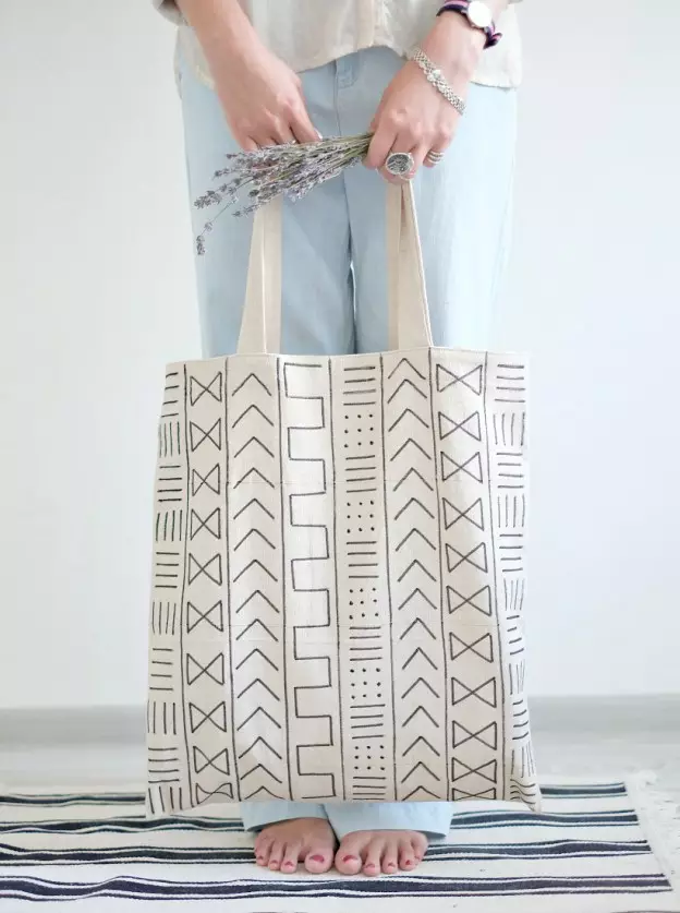 كيفية خياطة حقيبة تسوق مع أنماط الخاصة يديك (42 صور): حقيبة المتسوق من النسيج، ونموذج لعربة خرطوشة 13248_21