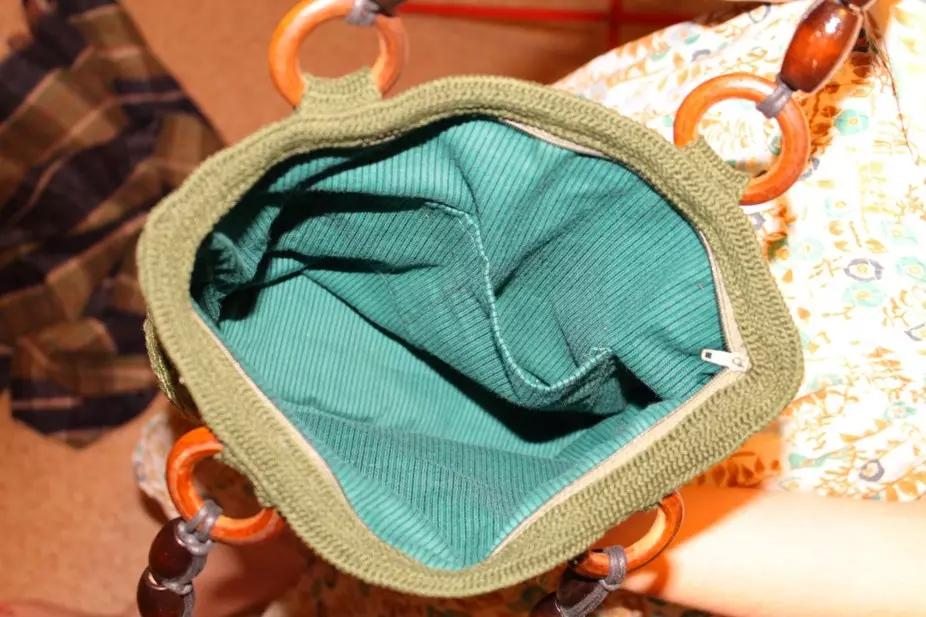 Comment coudre un sac de tissu avec vos propres mains (51 photos): motifs de motifs de lin et de tapisserie, classe de maître en couture de modèles faits de rabats 13249_26