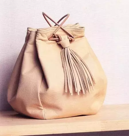 Кожена чанта със собствените си ръце (164 снимки): Образец, как да шият от кожа и изкуствена кожа, майсторски клас от парчета, чанта декупаж жените 13259_64