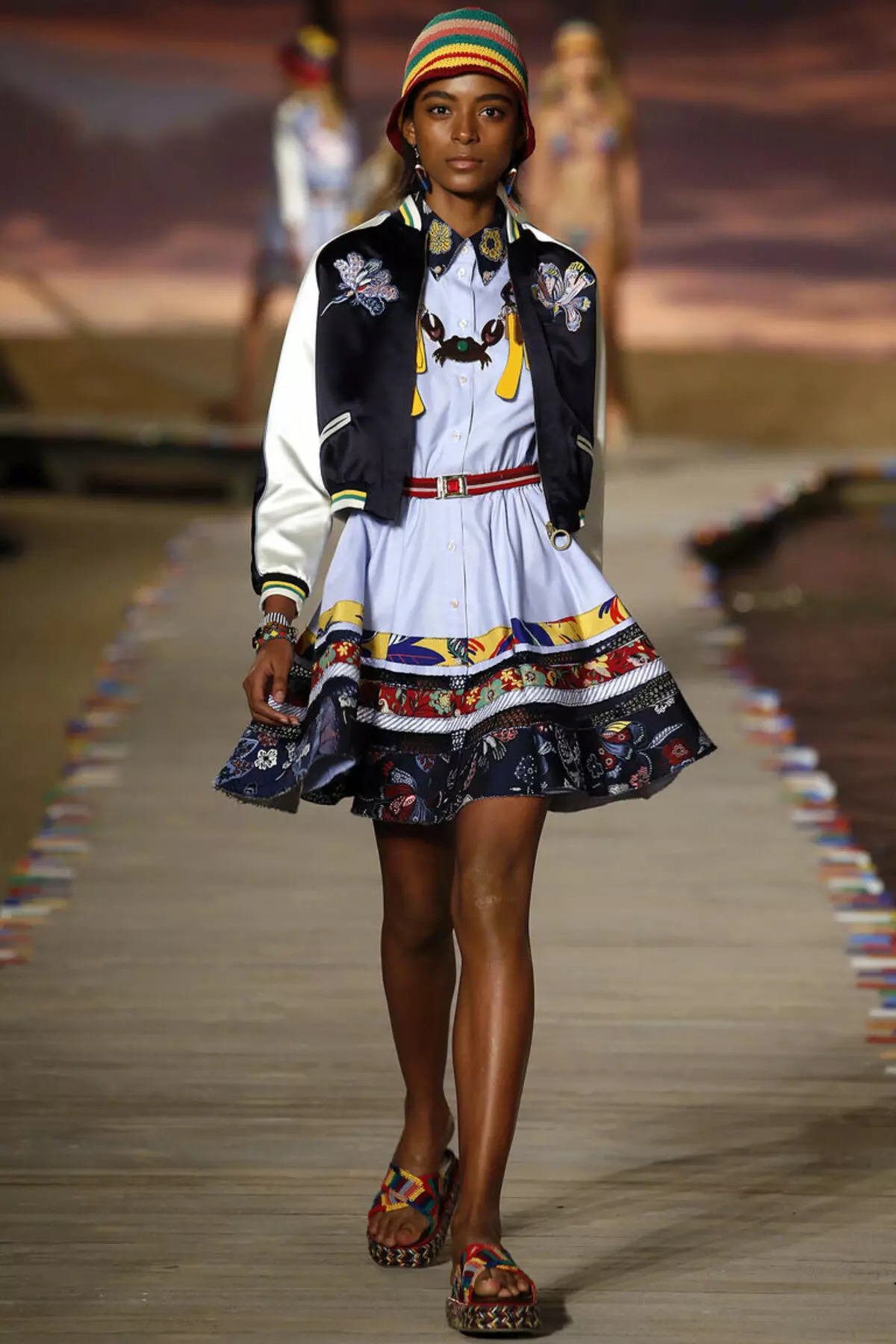 Ibimenyetso Byinshi (Amafoto 84): Havainas, Baldinini, Rider, Ipanema, Reebok, Yorodani, Onmmy Hilfiger, Chanel 13269_73