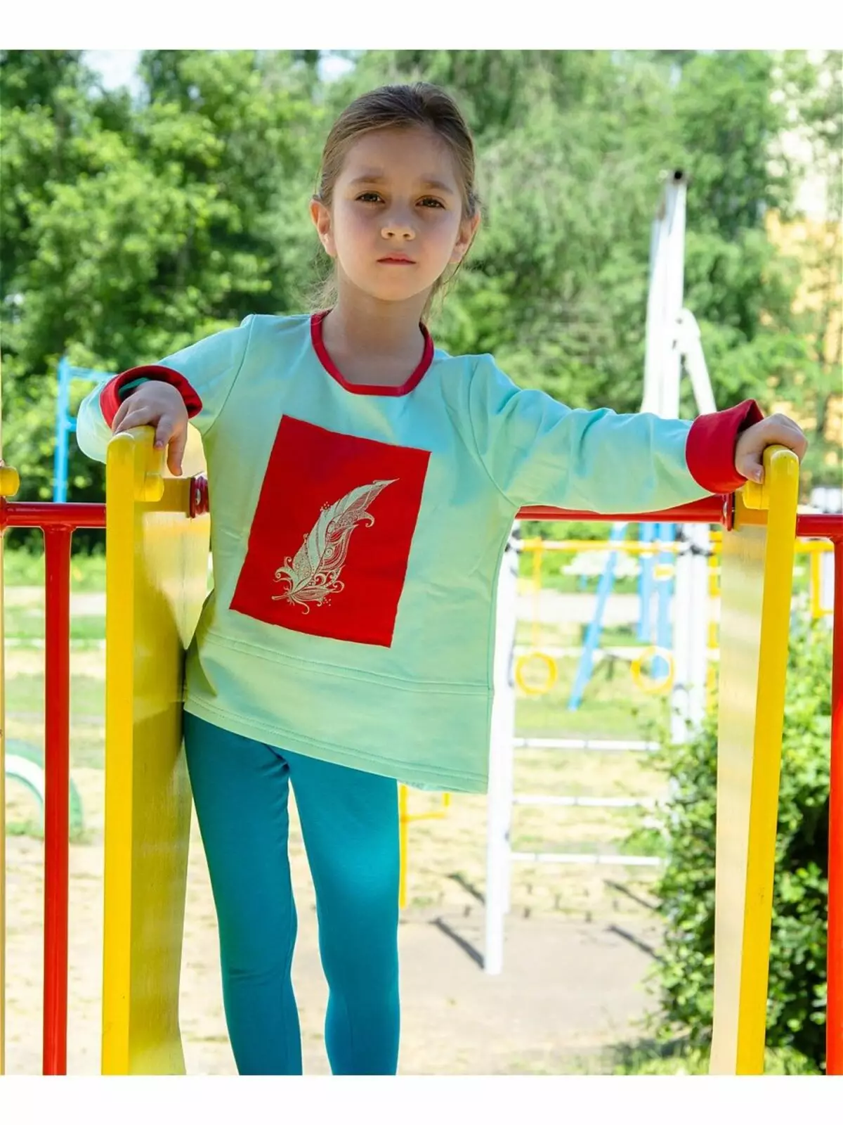 Sweatshirt voor het meisje (80 foto's): adolescente modellen voor meisjes 10-12 en 13-14 jaar oud, sweatshirt Faberlik, Nekst, on bont, bliksem 1326_13