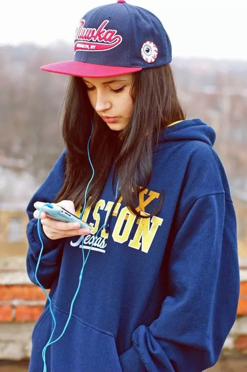 Sweatshirt voor het meisje (80 foto's): adolescente modellen voor meisjes 10-12 en 13-14 jaar oud, sweatshirt Faberlik, Nekst, on bont, bliksem 1326_79