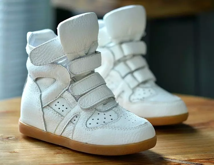 Snickers for Girls (60 photos): Modèles de chaussures pour filles de 10-12 ans, options à la mode hiver pour les adolescents 13270_38