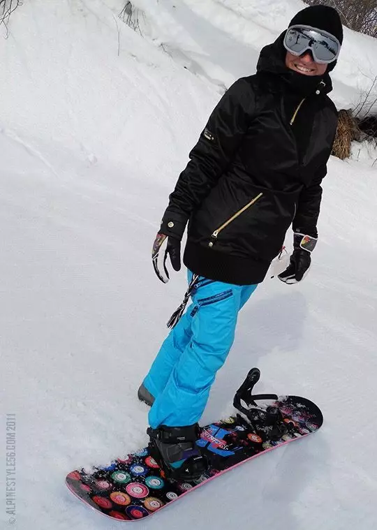 Jumpsuit snowboard (64 grianghraf): rabhlaeir baineann agus déagóirí le haghaidh snowboarding, ó Tigon, Roxy, Eagrú Pictiúr, AerBlater 13283_59