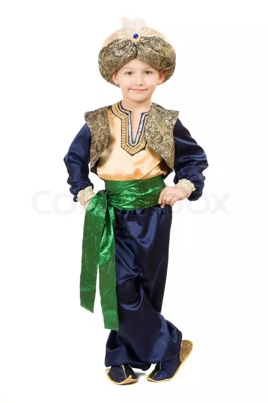 vestits de carnaval per a nens (88 fotos): en la forma d'una aranya home, pirata, eriçó i el gall, gats 13289_48