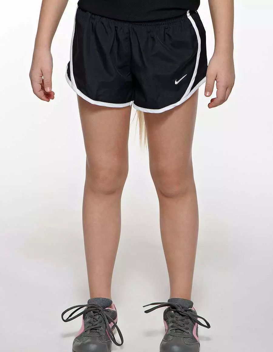 Nike Shorts (63 foto's): Dames Dri Fit en Nike Pro-modellen, compressie, sportbasketbal en boksen, kinderen, shorts rok 13298_10