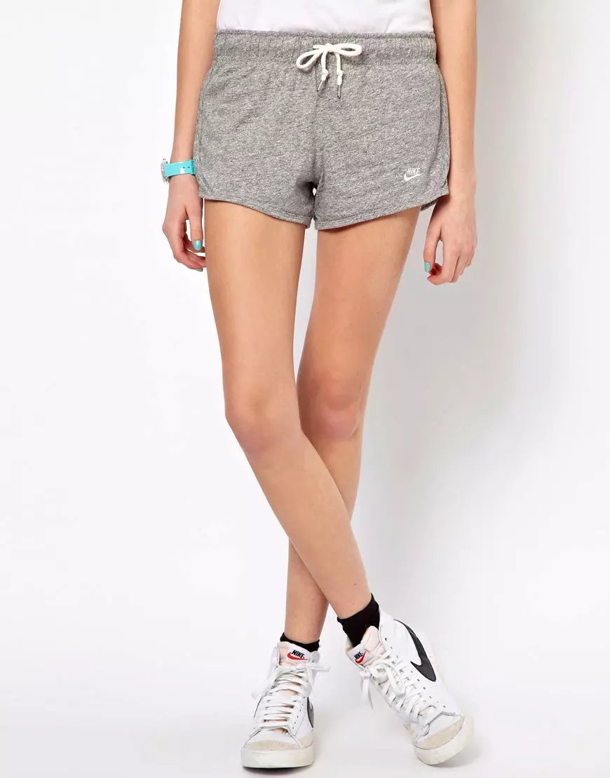 Nike Shorts (63 foto's): Dames Dri Fit en Nike Pro-modellen, compressie, sportbasketbal en boksen, kinderen, shorts rok 13298_19